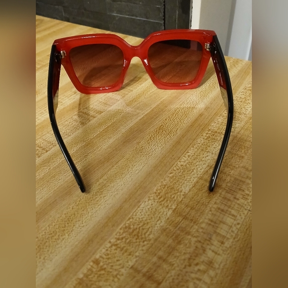 Kurt Geiger NWT Sunglasses With Soft Eye Case - Picture 3 of 8